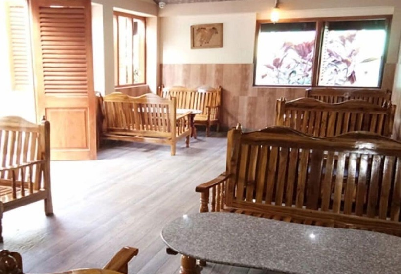 Отель Lush Green Retreat