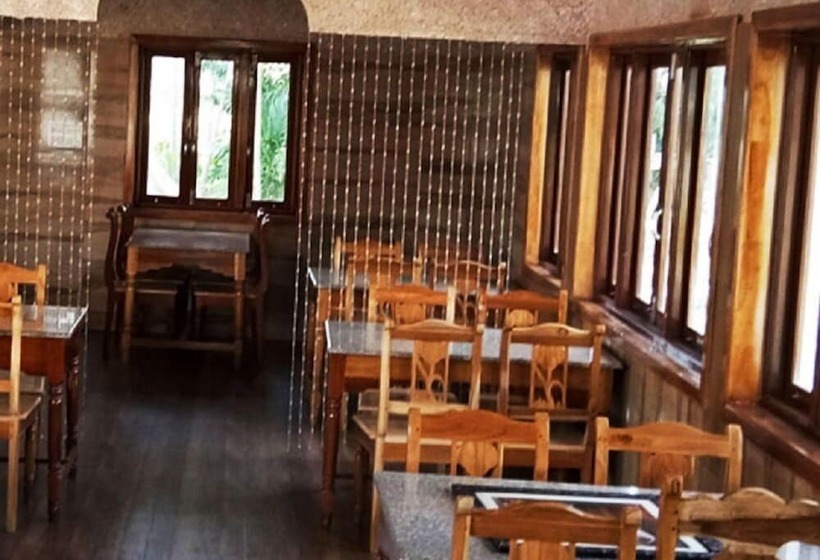 Отель Lush Green Retreat