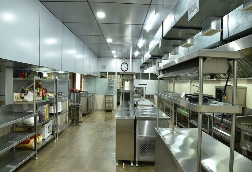 Отель Lush Green Retreat