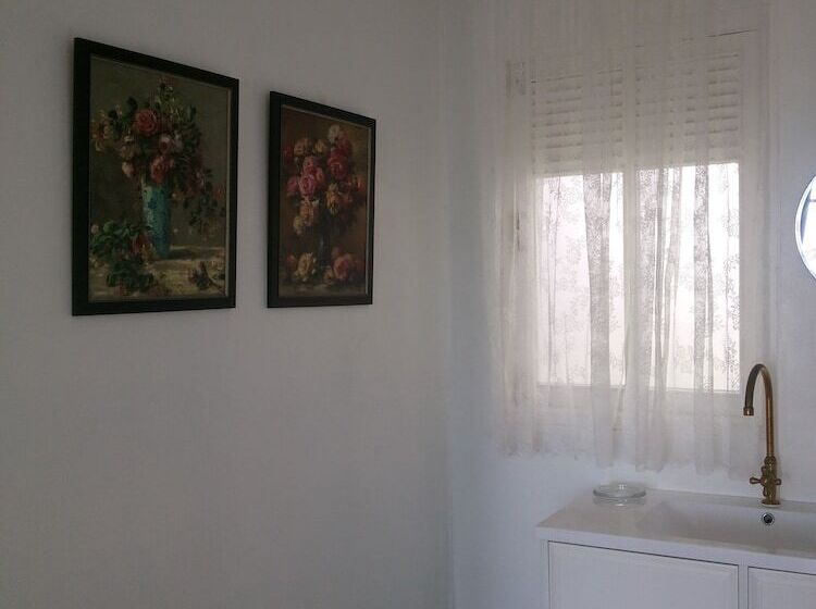 فندق Mantakiri Island Resort Private Island