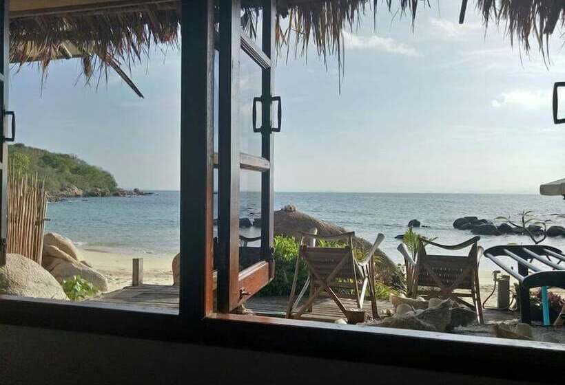 فندق Mantakiri Island Resort Private Island