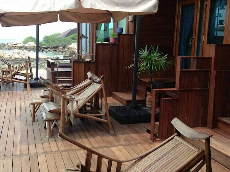 فندق Mantakiri Island Resort Private Island