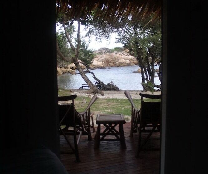 فندق Mantakiri Island Resort Private Island