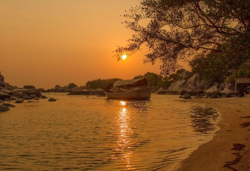 فندق Mantakiri Island Resort Private Island