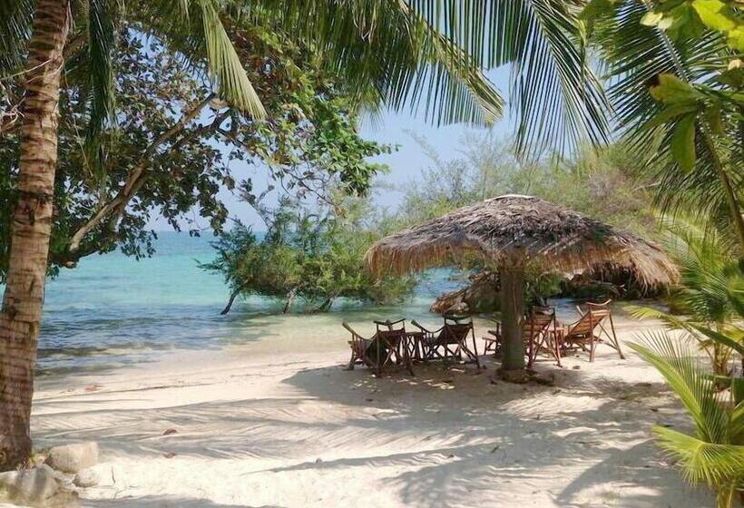 فندق Mantakiri Island Resort Private Island