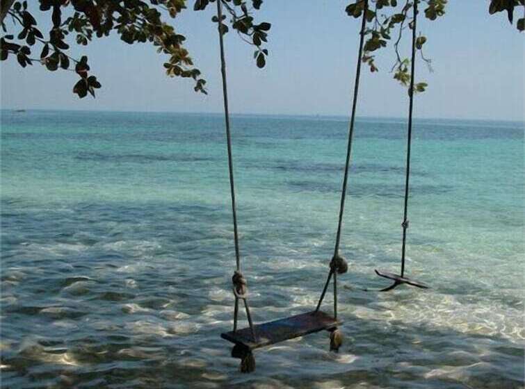 فندق Mantakiri Island Resort Private Island