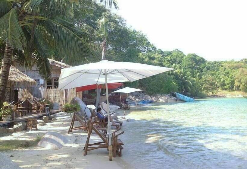 فندق Mantakiri Island Resort Private Island