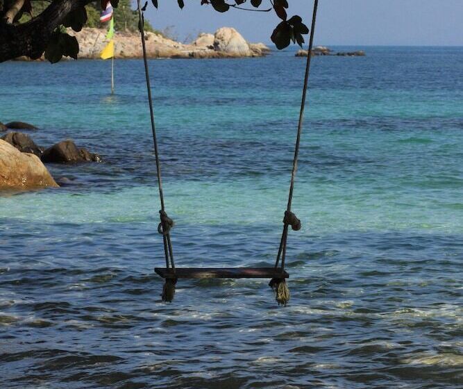 فندق Mantakiri Island Resort Private Island