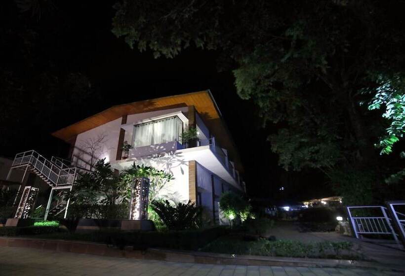 Отель Namami Ganges Resort