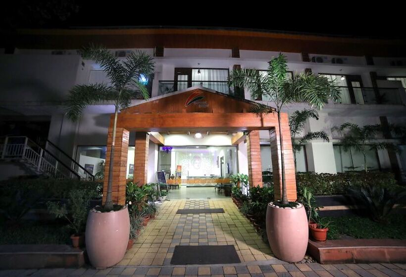 בית מלון כפרי Namami Ganges Resort