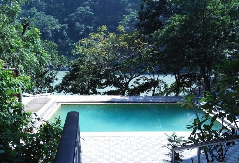 בית מלון כפרי Namami Ganges Resort