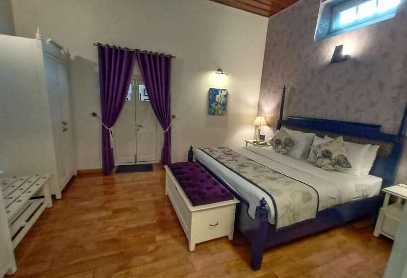 בית מלון כפרי Pine Retreat