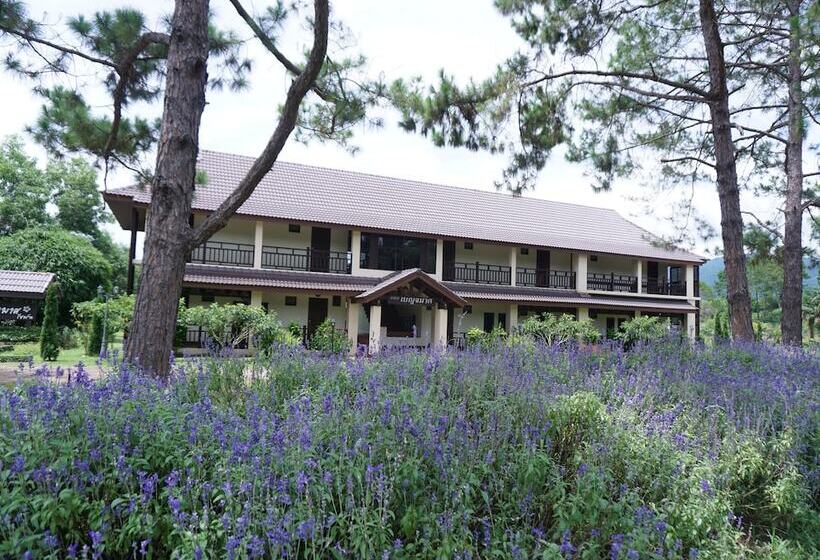 בית מלון כפרי Rai Juthamas Resort