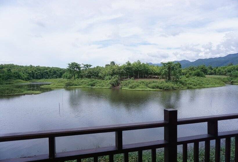 בית מלון כפרי Rai Juthamas Resort