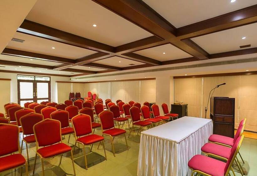 호텔 River Banks Madaparambil Resort