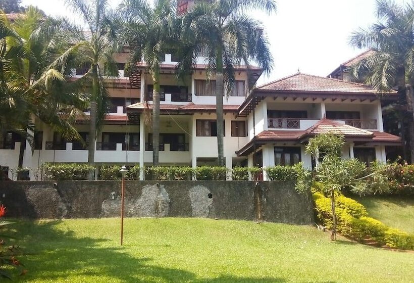 호텔 River Banks Madaparambil Resort