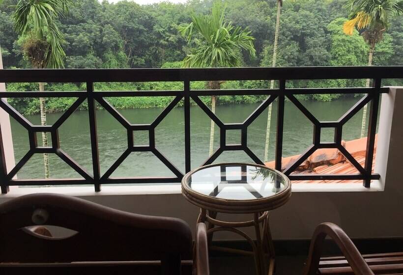 호텔 River Banks Madaparambil Resort