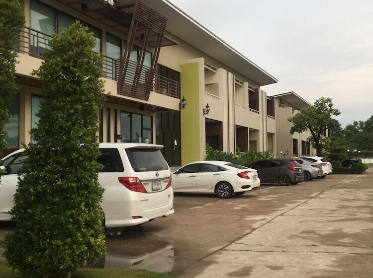 בית מלון כפרי S Family Residence