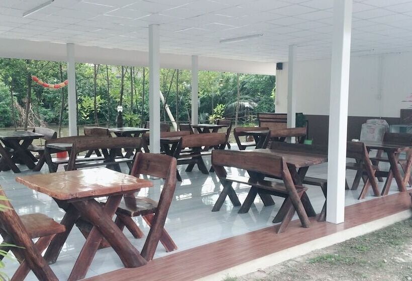 ホテル Saeng Tai Amphawa Resort