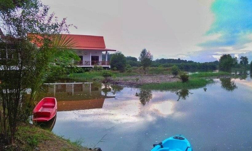 ホテル Saeng Tai Amphawa Resort