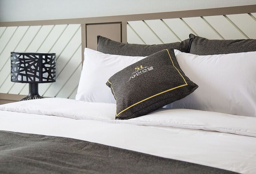 Hotel Shine