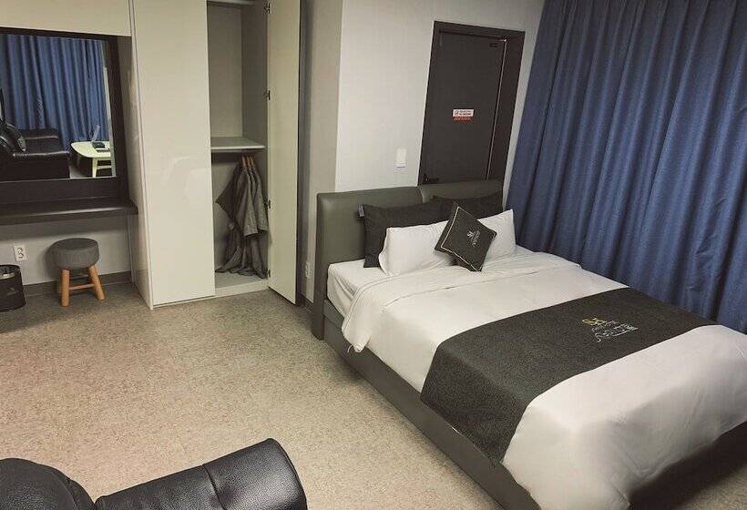 Hotel Shine