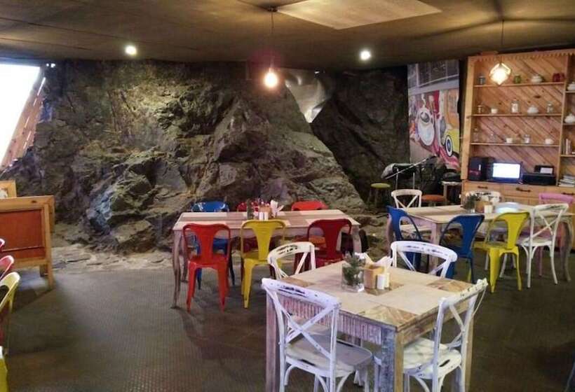 فندق The Cliffe Cafe & Cottages