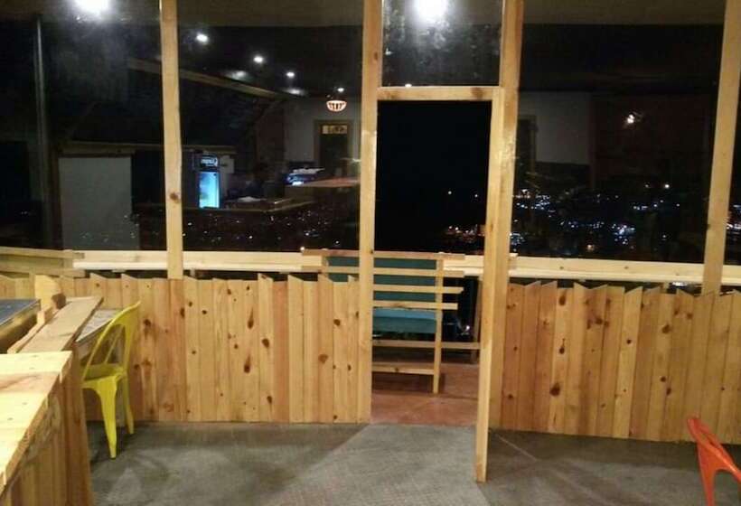 ホテル The Cliffe Cafe & Cottages