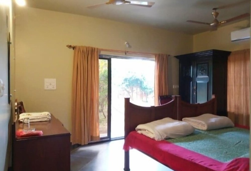 בית מלון כפרי The Garden Bungalow