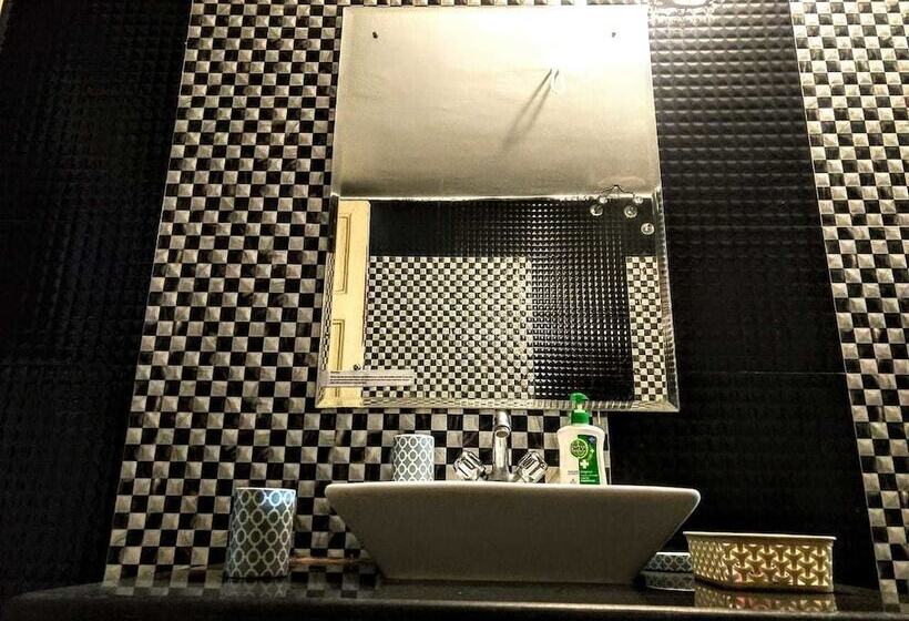 בית מלון כפרי The Garden Bungalow