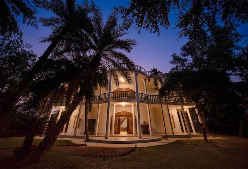 בית מלון כפרי The Garden Bungalow