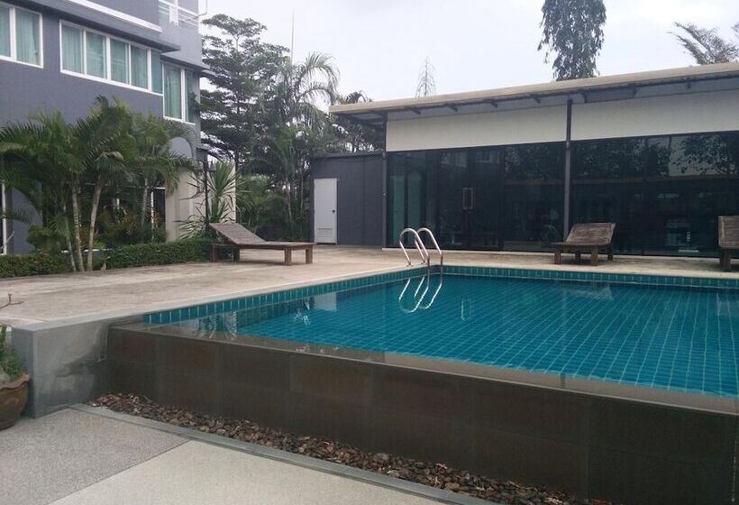 فندق The Park 304