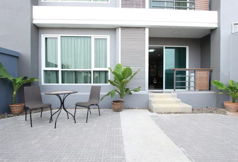 فندق The Park 304