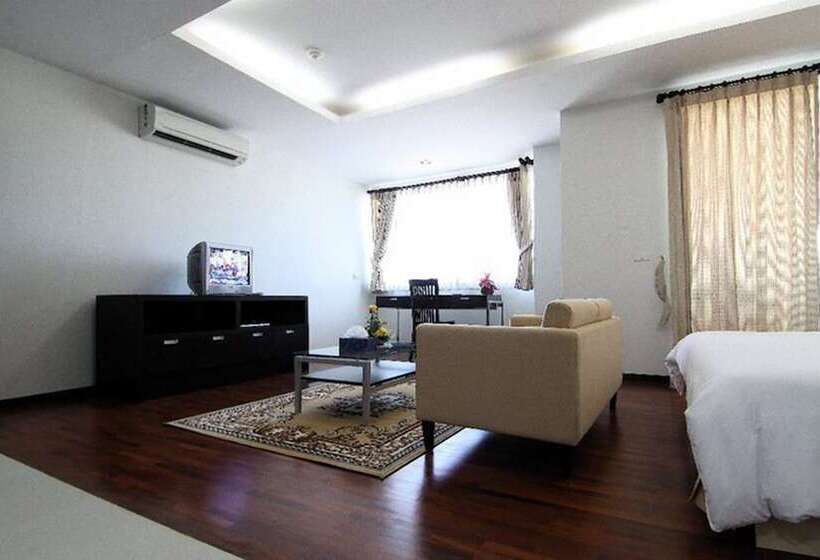 فندق The Park 304