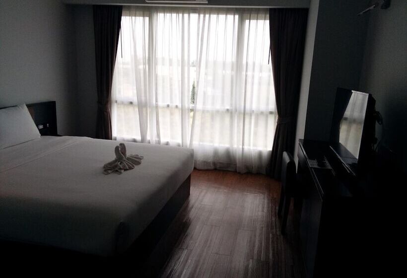 فندق The Park 304