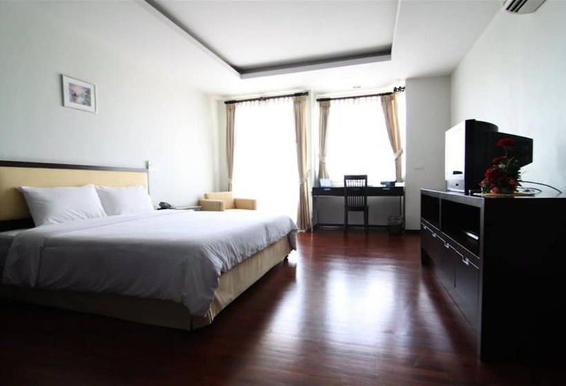 فندق The Park 304