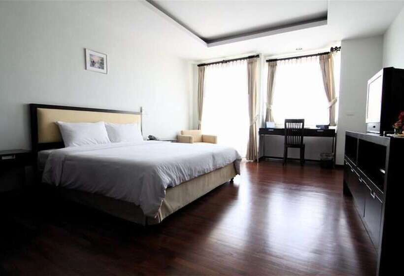 فندق The Park 304