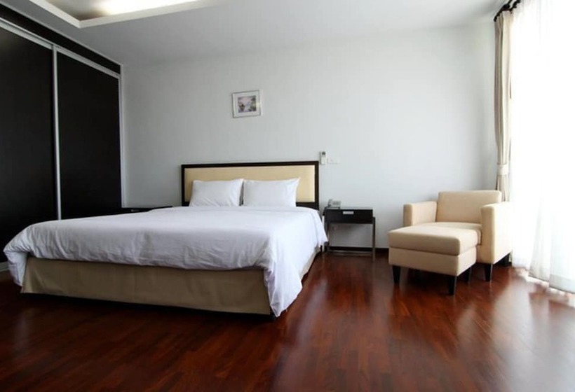 فندق The Park 304