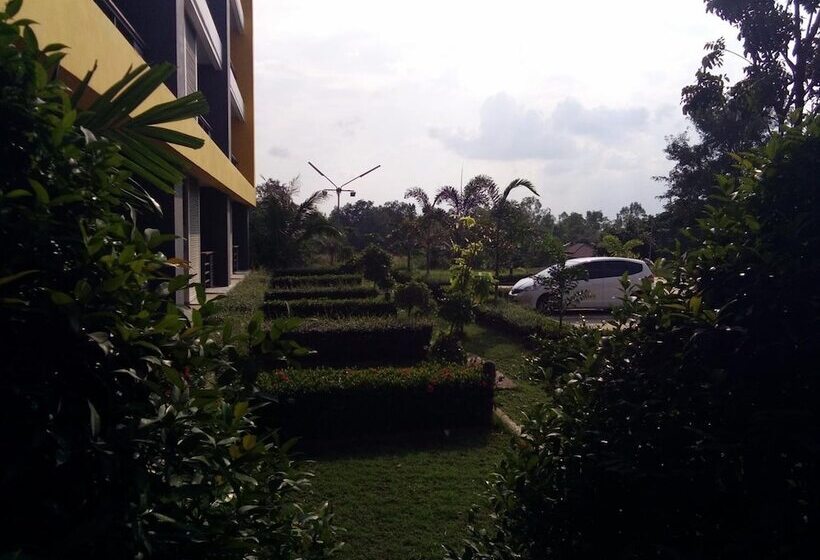 فندق The Park 304