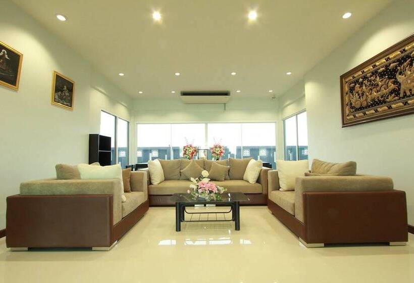 فندق The Park 304