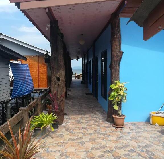 ペンション Chomlay Room & Restaurant