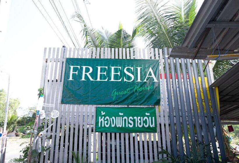 ペンション Freesia Guesthouse Klong Luang