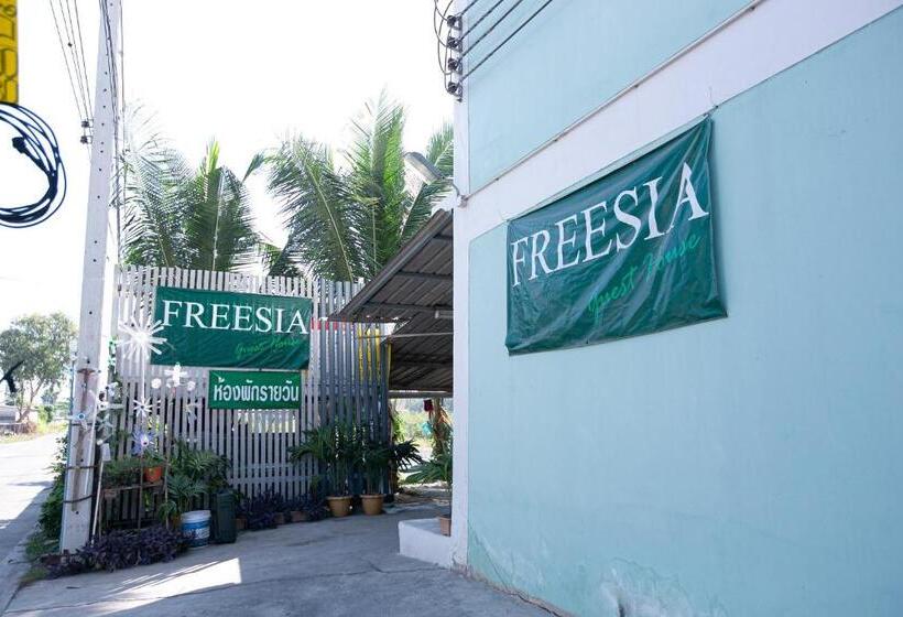 ペンション Freesia Guesthouse Klong Luang