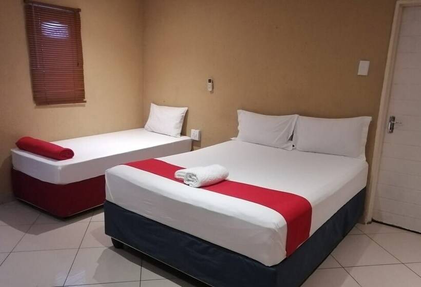 פנסיון Guduza Guest House