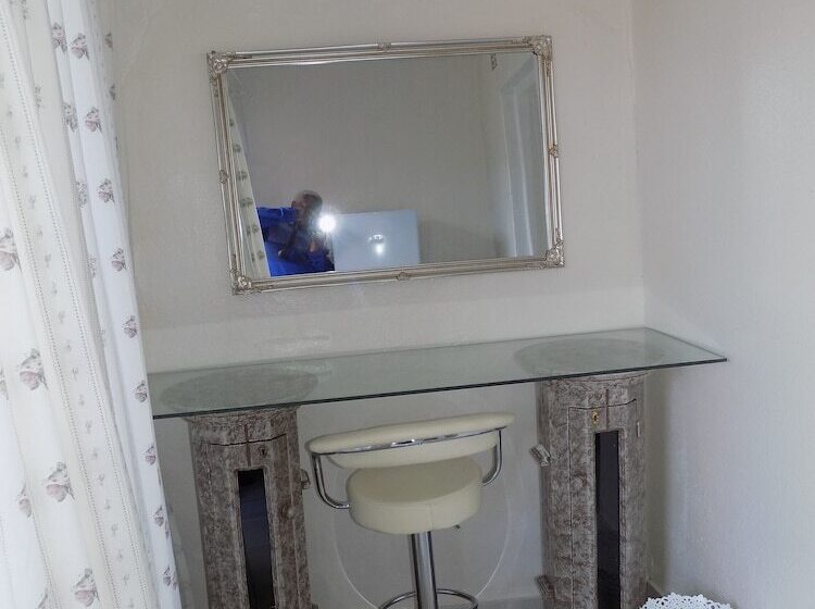 Пансион Joezebel Guesthouse