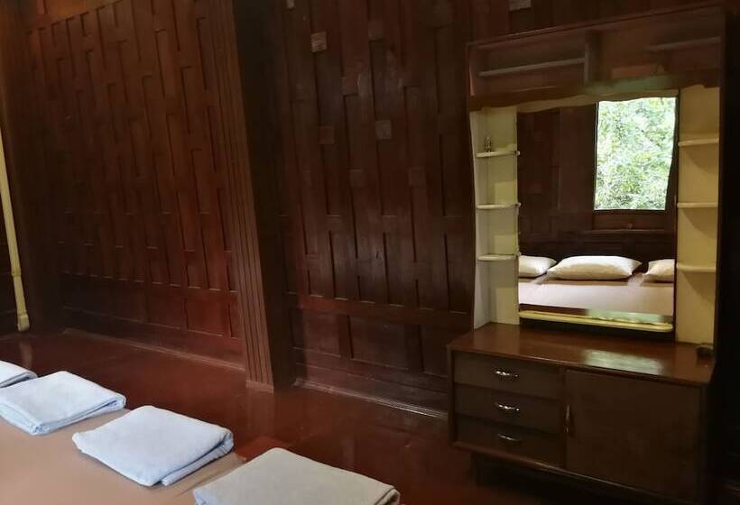 ペンション Kumkhumsriwangchai Amphawa