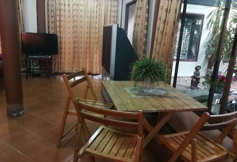 ペンション Kumkhumsriwangchai Amphawa