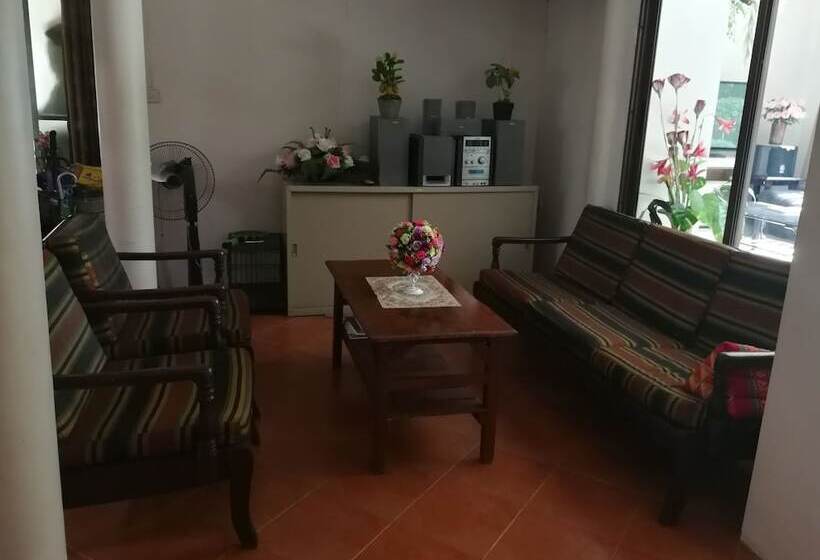 ペンション Kumkhumsriwangchai Amphawa