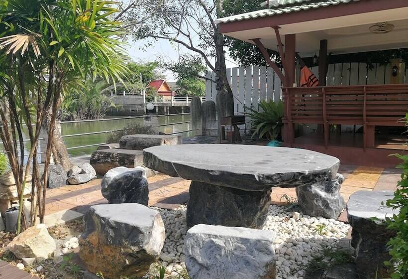 ペンション Kumkhumsriwangchai Amphawa