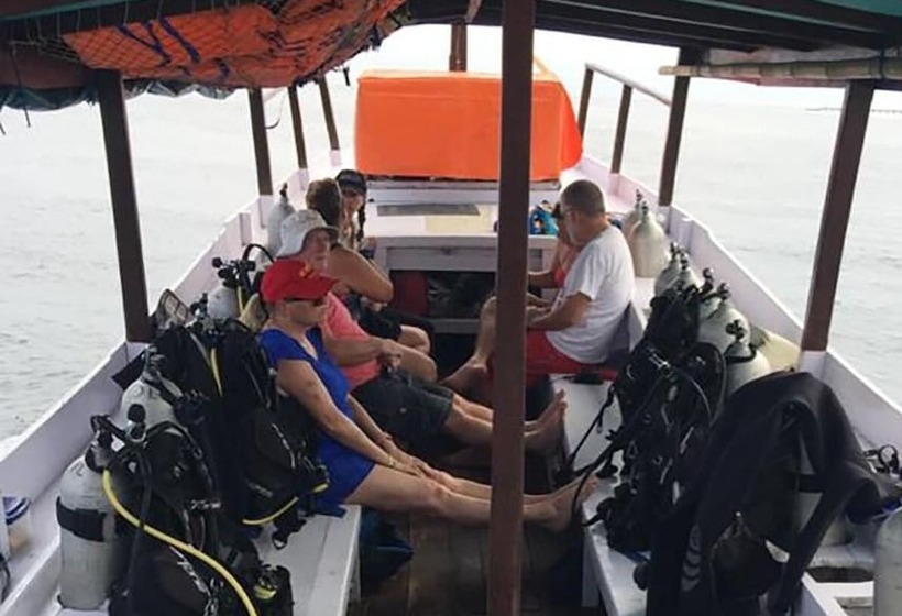 פנסיון Maleo Moyo Seaside Resort